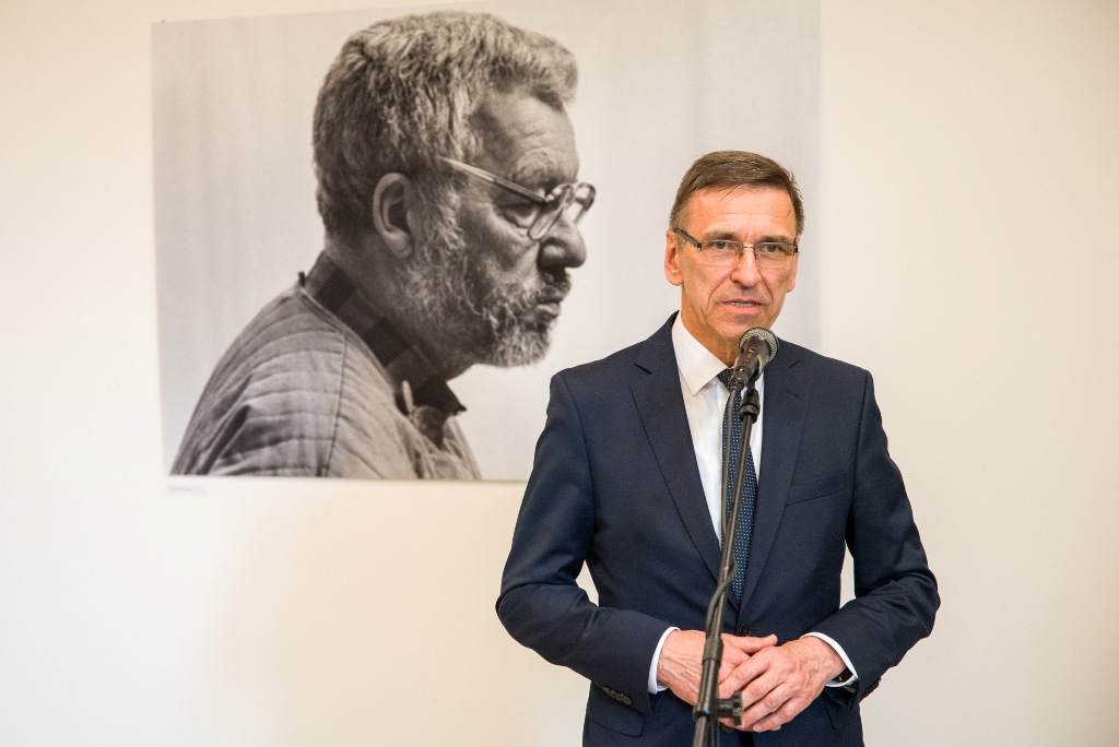 PO ŚLADACH... -  Jerzy Nowosielski