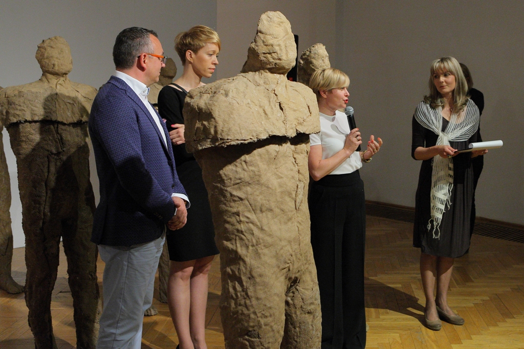 MAGDALENA ABAKANOWICZ -  Magdalena Abakanowicz