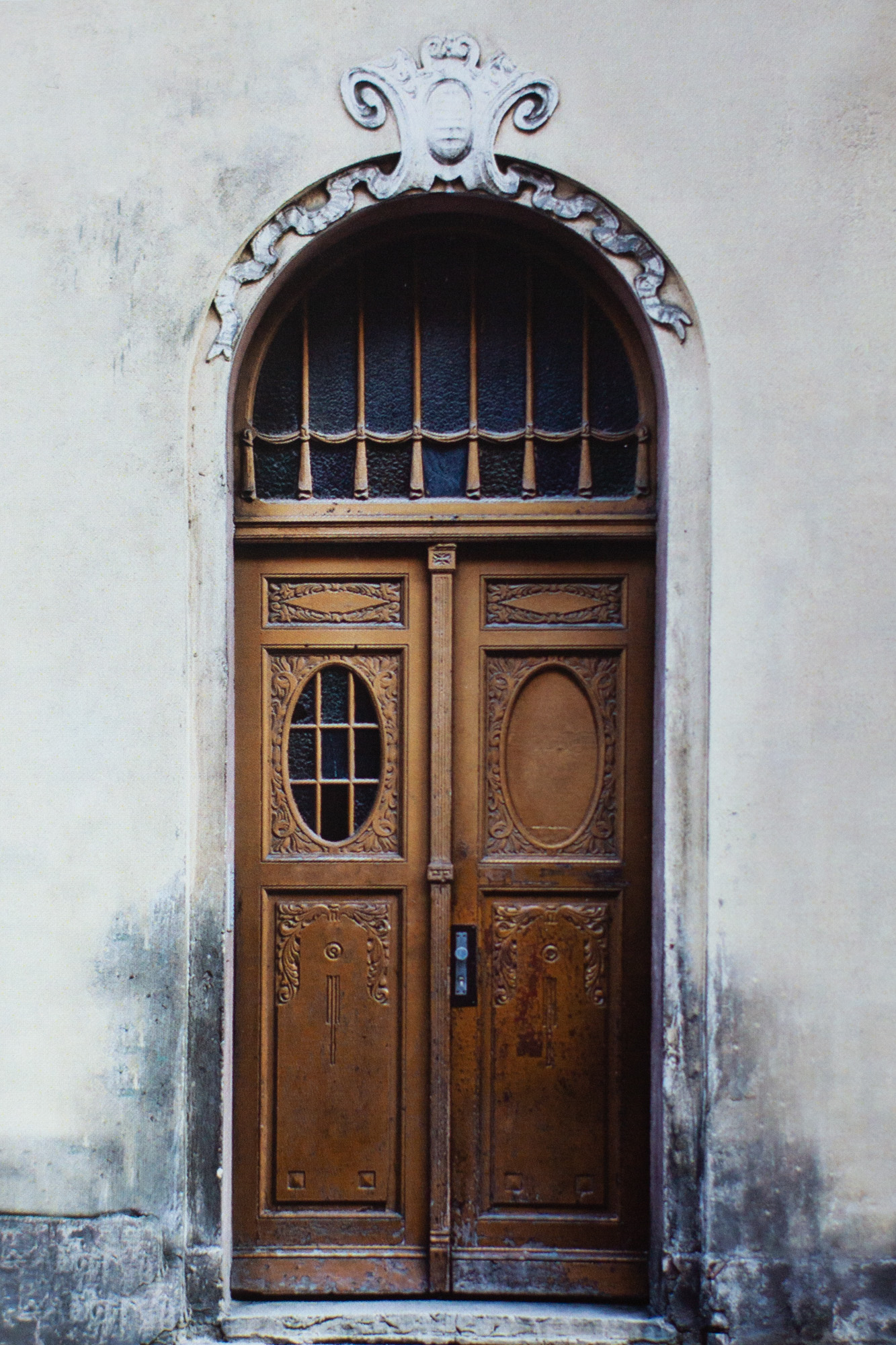 Drzwi, Olsztyn, ul. Warmińska 8 z cyklu Przejście