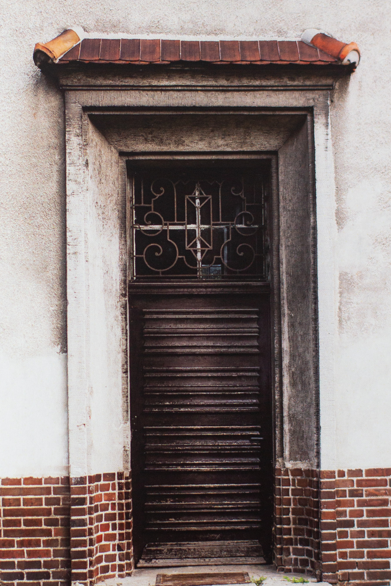 Drzwi, Lidzbark Wamiński, ul. Świętochowskiego 16 z cyklu Przejście